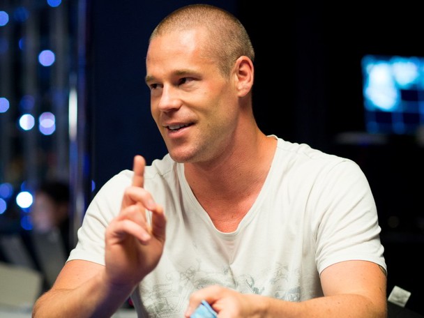 Patrik Antonius* mowed over the high stakes online cash game tables at Full Tilt last week to walk away with nearly $432,000 in profits. Patrik Antonius* mowed over the high stakes online cash game tables at Full Tilt last week to walk away with nearly $432,000 in profits.