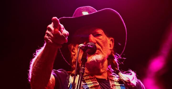 willie-nelson-f5_orig_f5.jpg