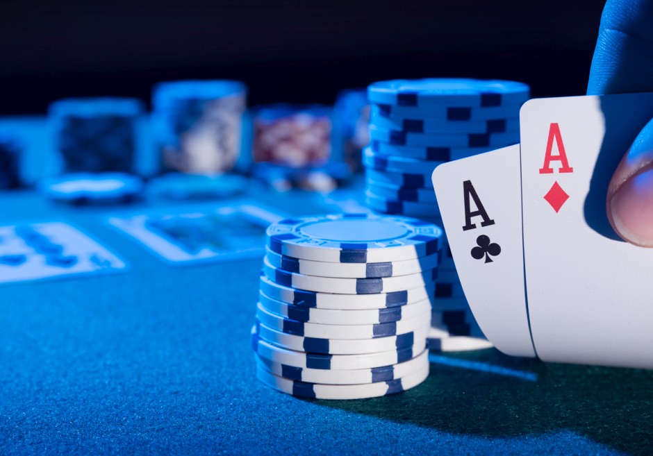 Live Poker: Play, Watch, Listen and Learn