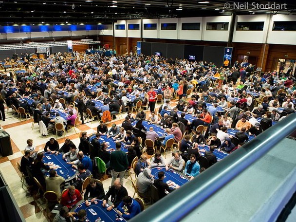 In total 1007 players bought in for €5300, making for a total prize pool of €4,883,950 and a first place prize of €889,000. In total 1007 players bought in for €5300, making for a total prize pool of €4,883,950 and a first place prize of €889,000.