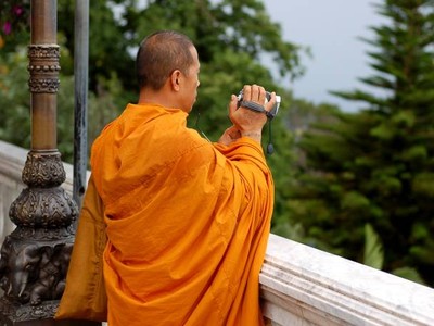 Six leaders of a South Korean Buddhist Order have been forced to quit following the publication of secret video footage showing the monks drinking, smoking and… Six leaders of a South Korean Buddhist Order have been forced to quit following the publication of secret video footage showing the monks drinking, smoking and…