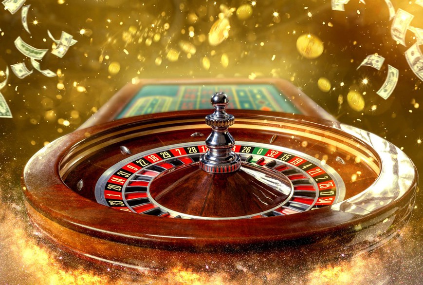 A roulette wheel and money, depicting the advantages of US online casino bonuses.