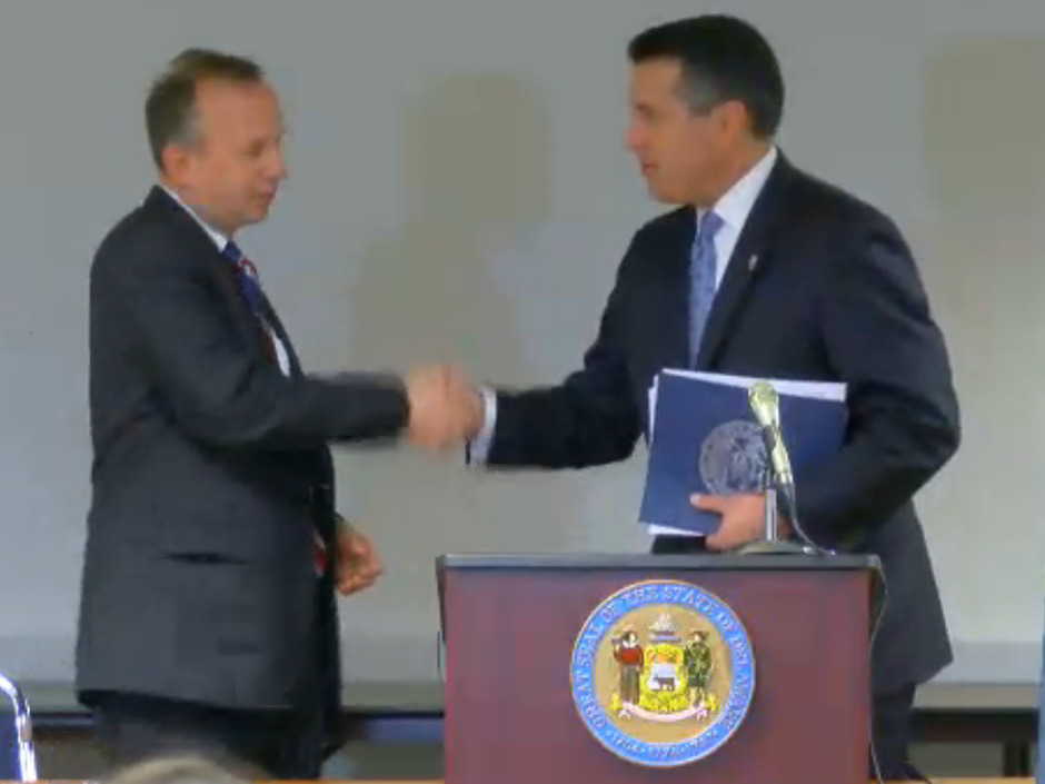 Governor Brian Sandoval of Nevada and Governor Jack Markell of Delaware signed a historic agreement on Tuesday that allows for the sharing of player liquidity between internet gambling operators in both states. Governor Brian Sandoval of Nevada and Governor Jack Markell of Delaware signed a historic agreement on Tuesday that allows for the sharing of player liquidity between internet gambling operators in both states.